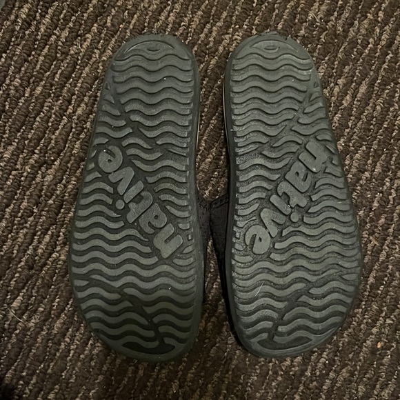 Native Kids Slides in Black - Picture 2 of 4